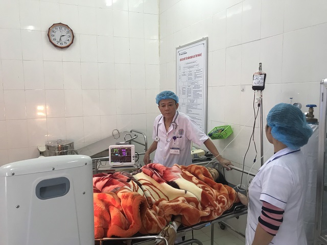 Cán bộ, nhân viên Trung tâm Y tế Nghĩa Đàn hiến máu cứu bệnh nhân