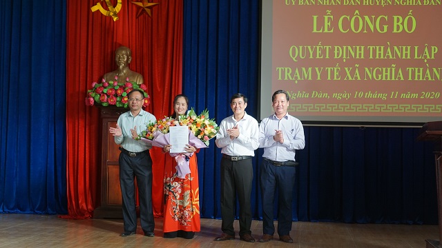 Công bố quyết định thành lập trạm Y tế xã Nghĩa Thành